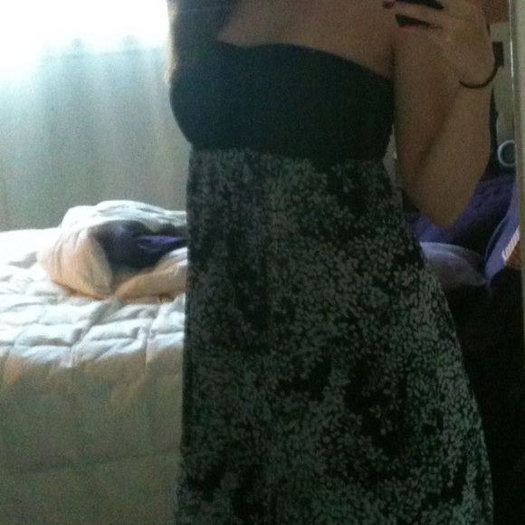 Express Strapless Floral Sundress - Picture 5 of 6